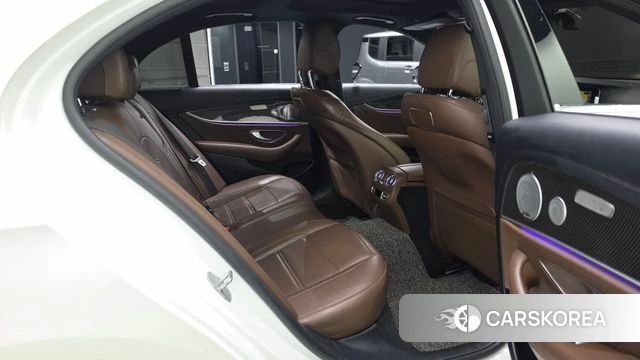 Mercedes-Benz E-Class W213 2018 Белый из Кореи, фото 2
