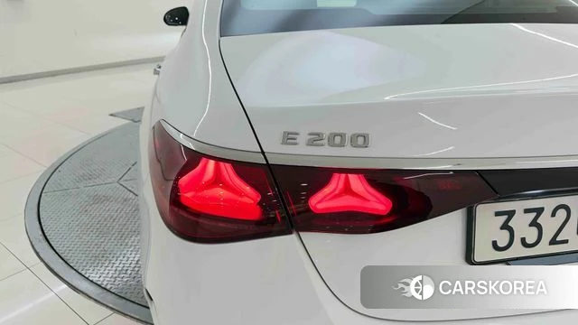 Mercedes-Benz E-Class W214 2026 Белый из Кореи, фото 2