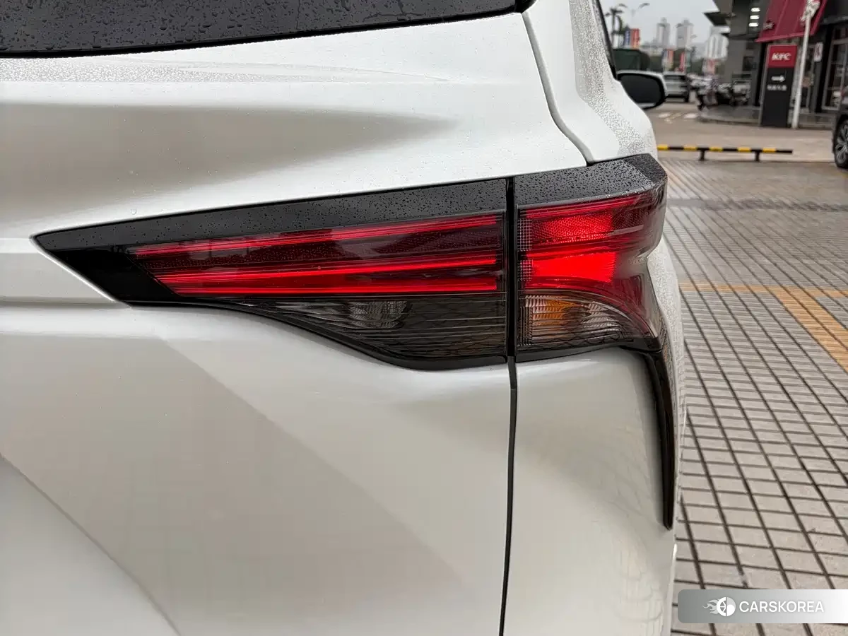 Toyota Granvia 2024 Белый из Китая, фото 2