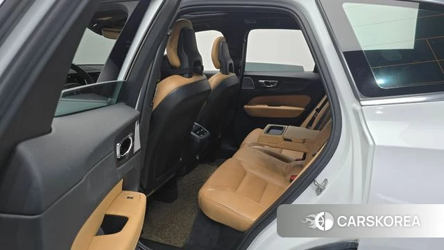 Volvo XC60 second Generation 2018 Белый из Кореи, фото 2