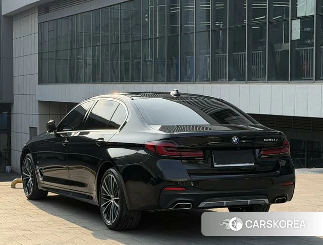 BMW 5 series 2022 Черный из Китая, фото 2