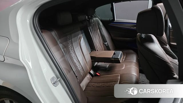 BMW 5 Series (G30) 2019 Белый из Кореи, фото 2