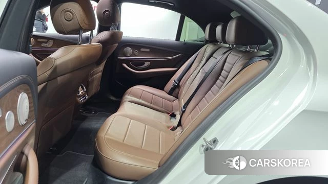 Mercedes-Benz E-Class W213 2021 Белый из Кореи, фото 2