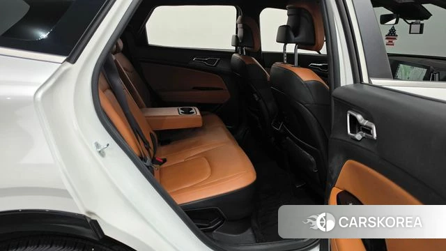Kia Sportage 5th Generation Hybrid 2023 Белый из Кореи, фото 2