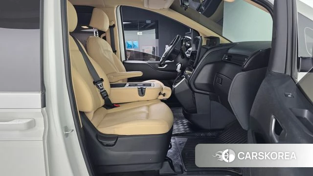 Hyundai Staria 2022 Белый из Кореи, фото 2