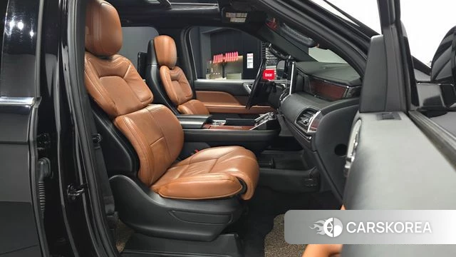 Lincoln Navigator 4th generation 2021 Черный из Кореи, фото 2