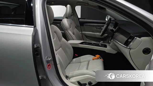 Volvo S90 2024 Серебристо-серый из Кореи, фото 2