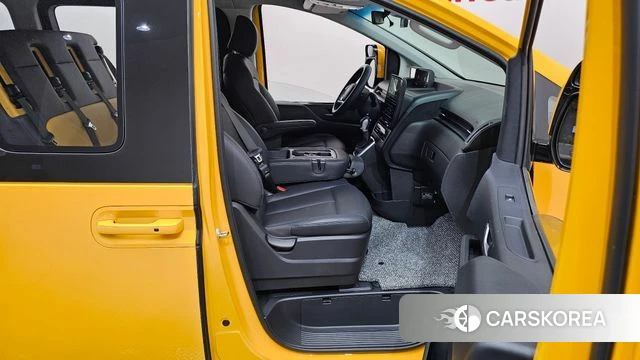 Hyundai Staria 2025 Желтый из Кореи, фото 2