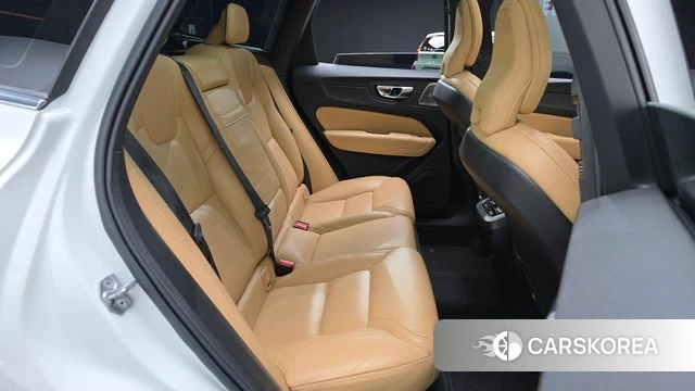 Volvo XC60 second Generation 2021 Белый из Кореи, фото 2
