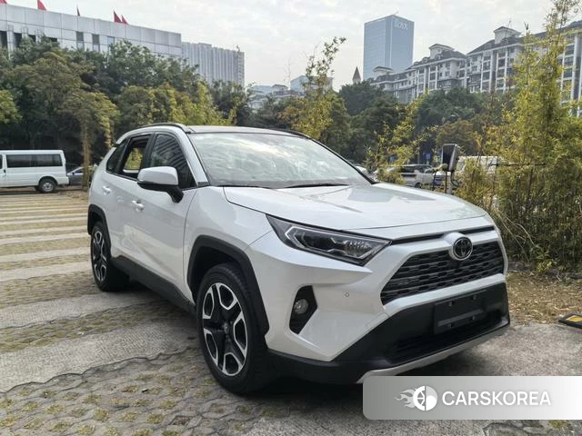 Toyota RAV4 2022 Белый из Китая, фото 2