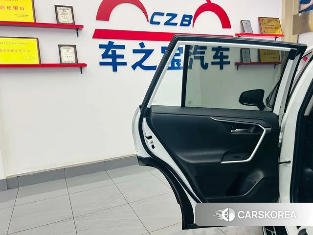 Toyota Wildlander 2021 Белый из Китая, фото 2