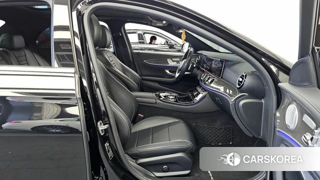 Mercedes-Benz E-Class W213 2019 Черный из Кореи, фото 2