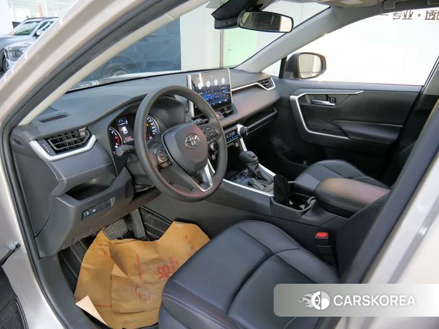 Toyota Wildlander 2021 Серебристо-серый из Китая, фото 2
