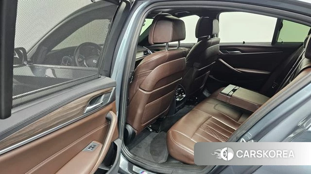 BMW 5 Series (G30) 2018 Светло-серебряный цвет из Кореи, фото 2