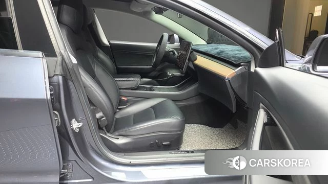 Tesla Model 3 2020 Серый из Кореи, фото 2