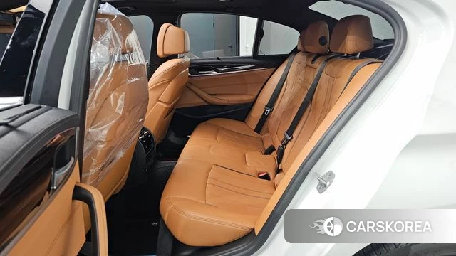 BMW 5 Series (G30) 2022 Белый из Кореи, фото 2