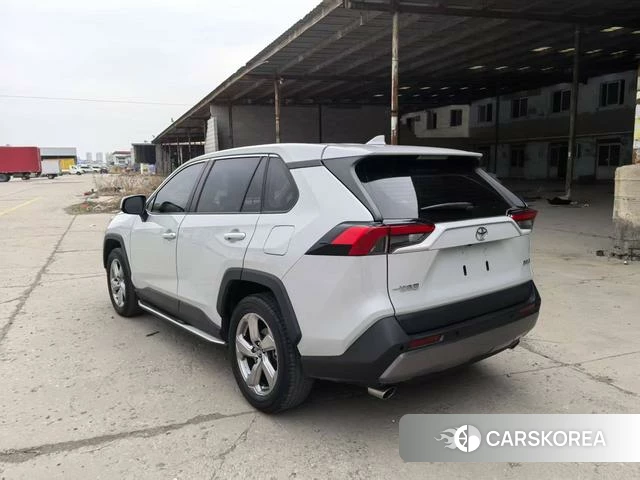 Toyota RAV4 2022 Серебристо-серый из Китая, фото 2