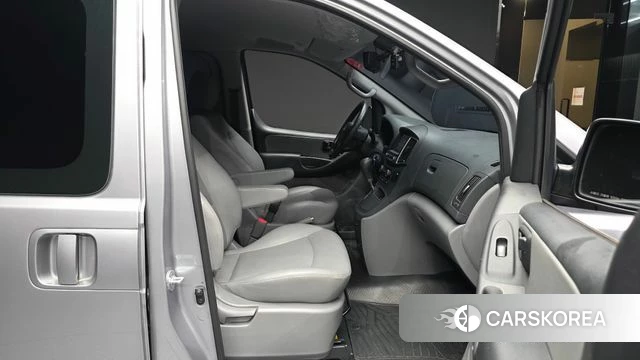 Hyundai The New Grand Starex 2021 Серебристо-серый из Кореи, фото 2