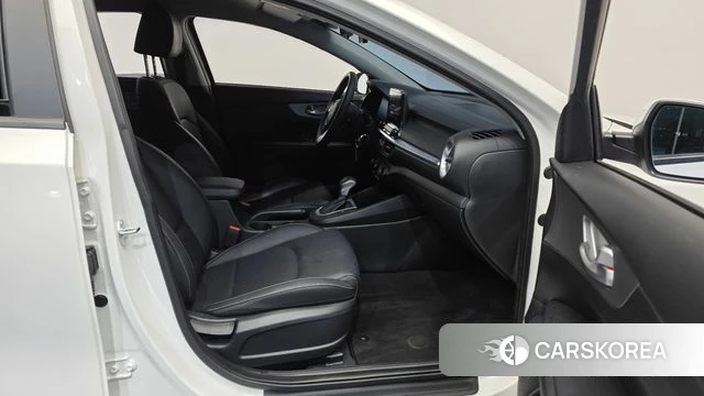 Kia The New K3 2nd generation 2023 Белый из Кореи, фото 2