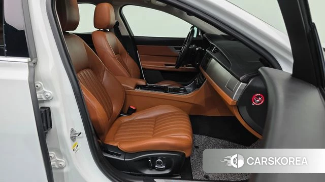 Jaguar XF (X260) 2019 Белый из Кореи, фото 2