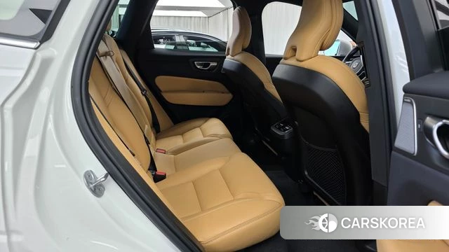 Volvo XC60 second Generation 2023 Белый из Кореи, фото 2