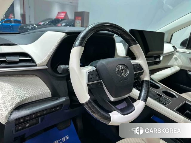 Toyota Granvia 2023 Черный из Китая, фото 2