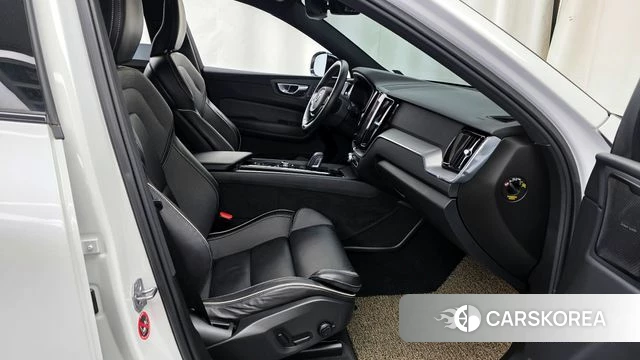 Volvo XC60 second Generation 2021 Белый из Кореи, фото 2