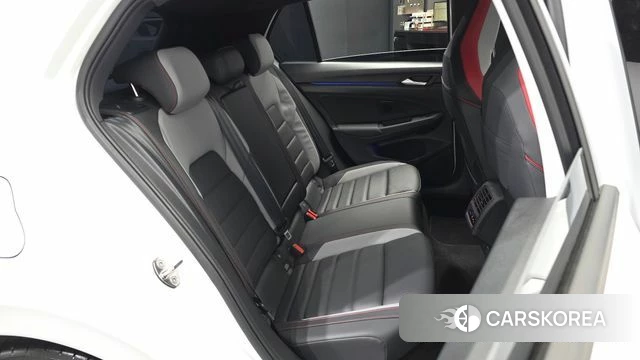 Volkswagen Golf 8th Generation 2025 Белый из Кореи, фото 2