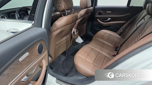 Mercedes-Benz E-Class W213 2023 Белый из Кореи, фото 2