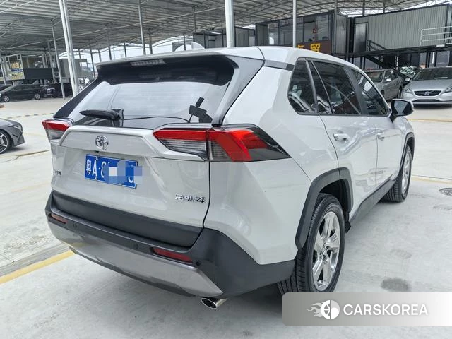 Toyota RAV4 2021 Белый из Китая, фото 2