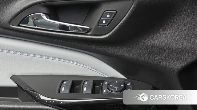 Chevrolet (GM Daewoo) Trax Crossover 2023 Серебряный из Кореи, фото 2