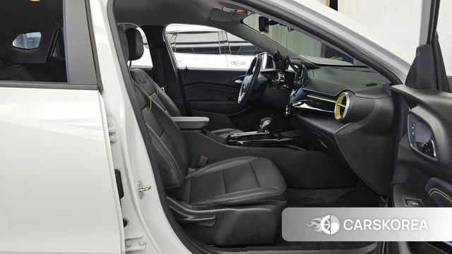 Chevrolet (GM Daewoo) Trax Crossover 2023 Белый из Кореи, фото 2
