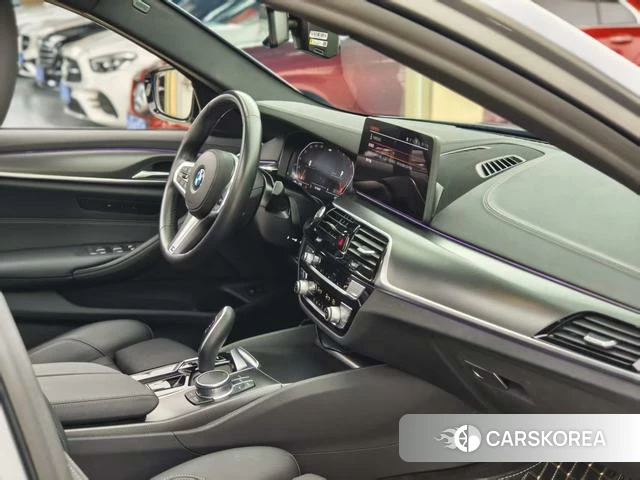 BMW 5 series 2021 Темно-серый из Китая, фото 2