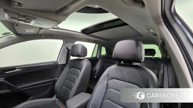 Volkswagen Tiguan second Generation 2023 Белый из Кореи, фото 2