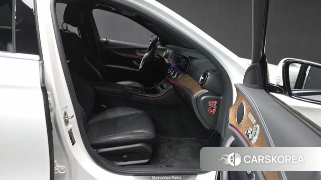 Mercedes-Benz E-Class W213 2022 Белый из Кореи, фото 2