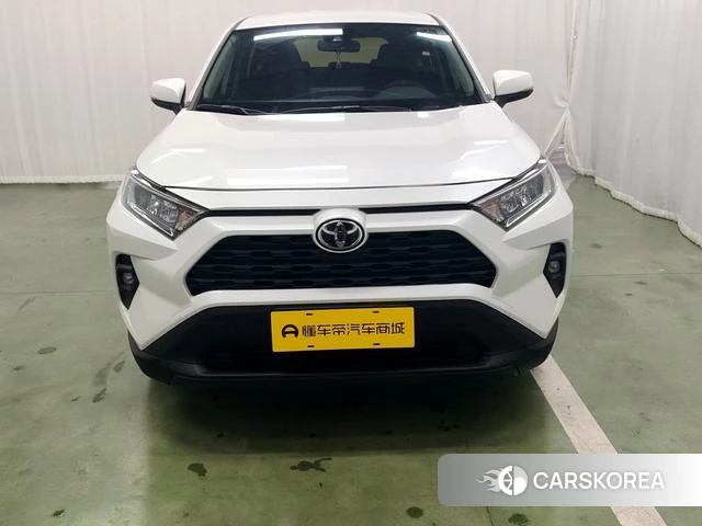 Toyota RAV4 2024 Белый из Китая, фото 2