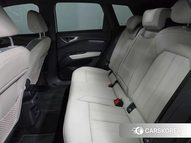 Audi Q4 e-Tron (F4) 2026 Белый из Кореи, фото 2