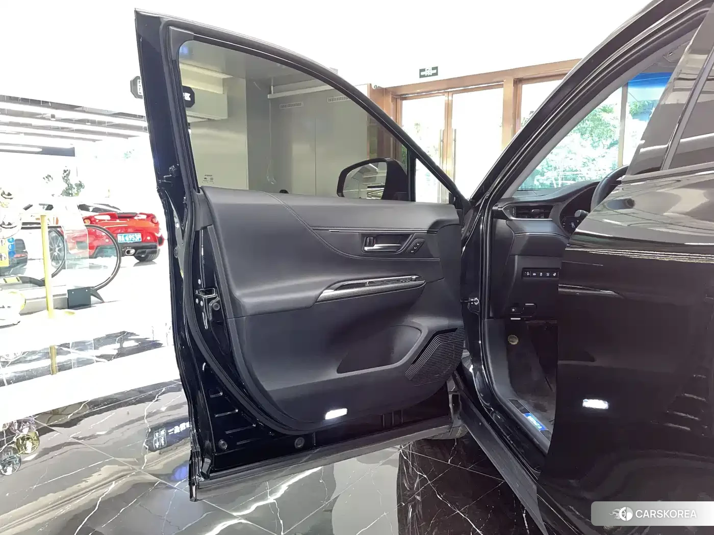 Toyota Venza 2023 Черный из Китая, фото 2