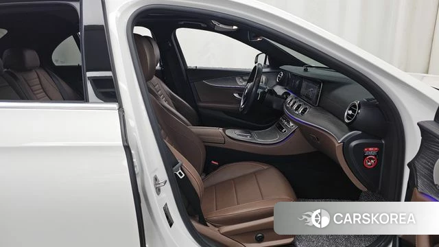 Mercedes-Benz E-Class W213 2022 Белый из Кореи, фото 2