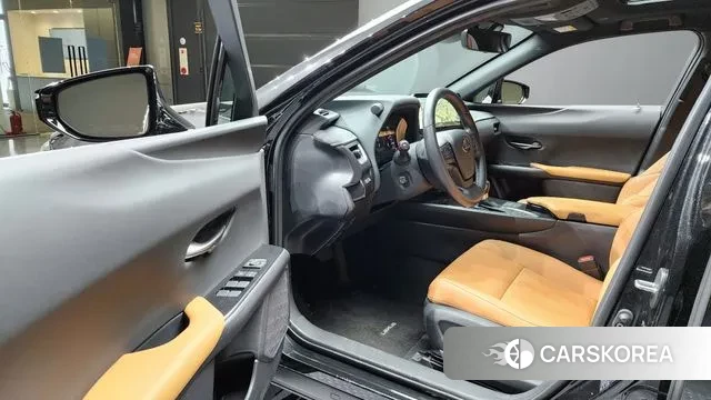 Lexus UX250h 2023 Черный из Кореи, фото 2