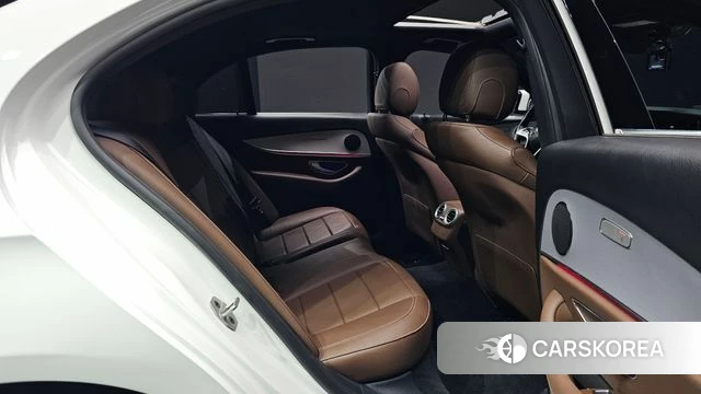 Mercedes-Benz E-Class W213 2021 Белый из Кореи, фото 2