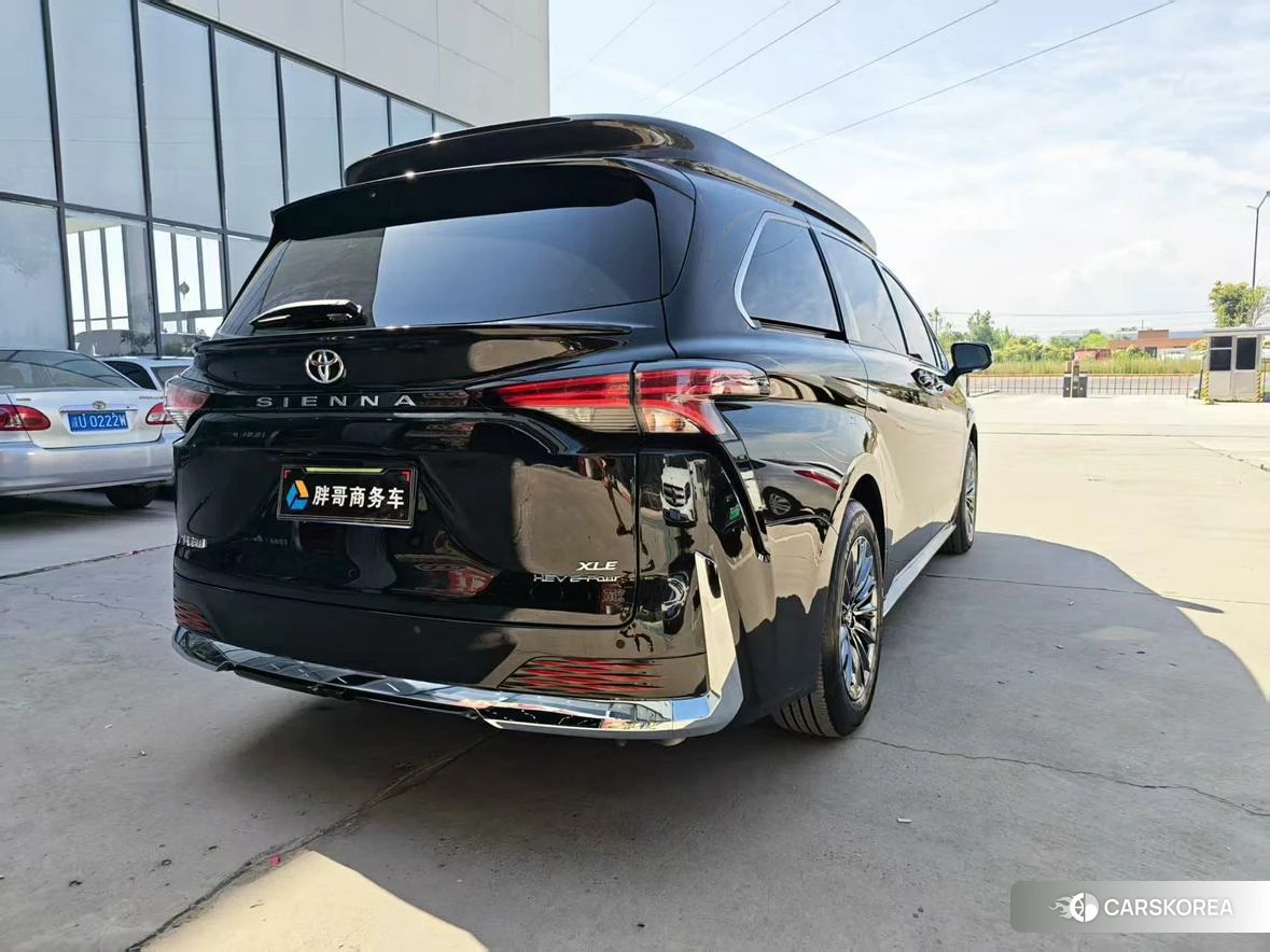Toyota Sienna 2024 Черный из Китая, фото 2