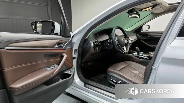BMW 5 Series (G30) 2020 Серебряный из Кореи, фото 2