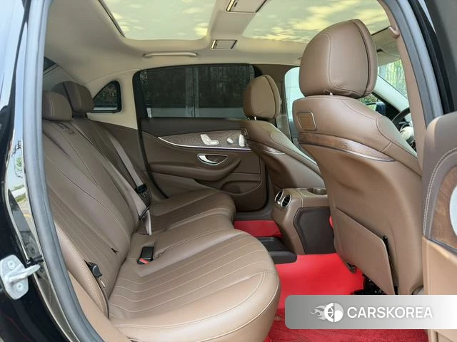 Mercedes-Benz E-Class 2020 Черный из Китая, фото 2
