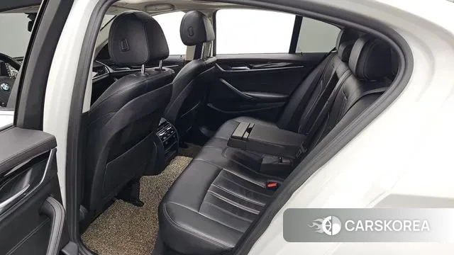 BMW 5 Series (G30) 2018 Белый из Кореи, фото 2