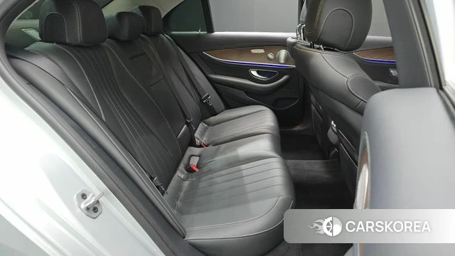 Mercedes-Benz E-Class W213 2019 Серебряный из Кореи, фото 2