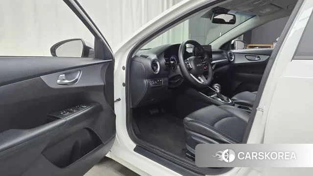 Kia The New K3 2nd generation 2021 Белый из Кореи, фото 2