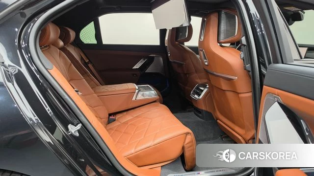 BMW i7 (G70) 2024 Черный из Кореи, фото 2