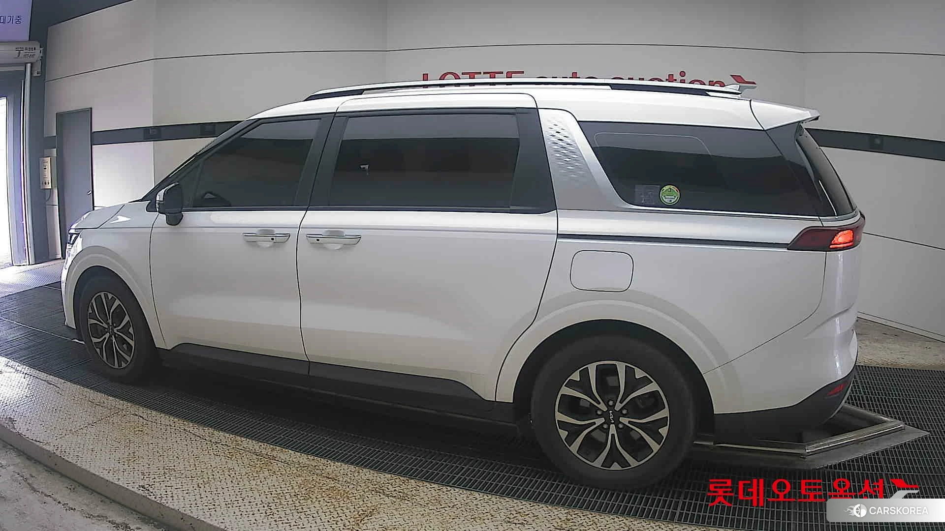 Kia Carnival 2022 Snow White Pearl (optional) из Кореи, фото 2