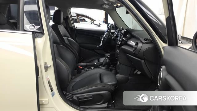Mini Cooper 2018 Жемчужный цвет из Кореи, фото 2